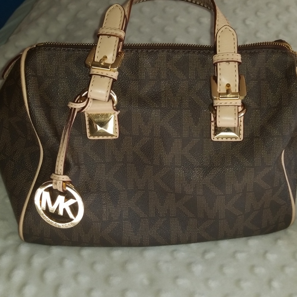 SOLD****Authentic Michael Kors Hand bag and Wallet - Picture 4 of 8